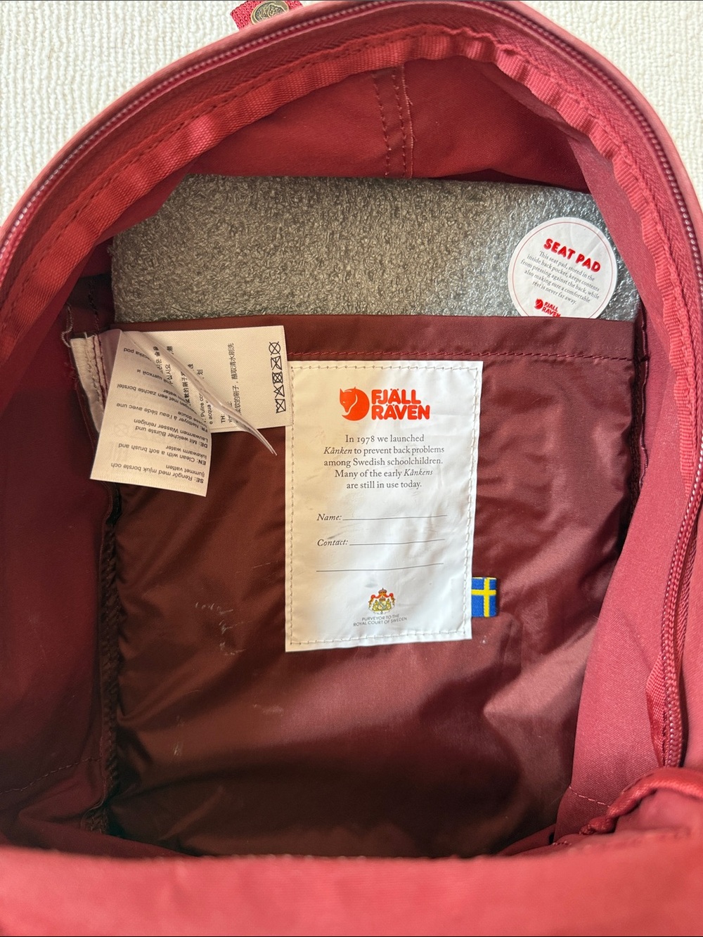 Fjallraven Kånken Mini Backpack in Burgundy - Picture 2 of 6